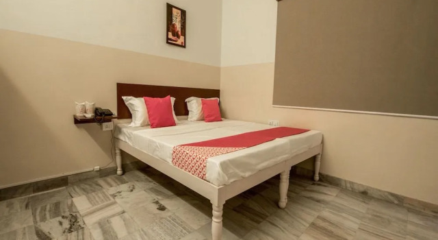 OYO 13790 Hotel Satya Regency, Забронировать Отель Отели штата Раджастхана с парковкой, Парковка