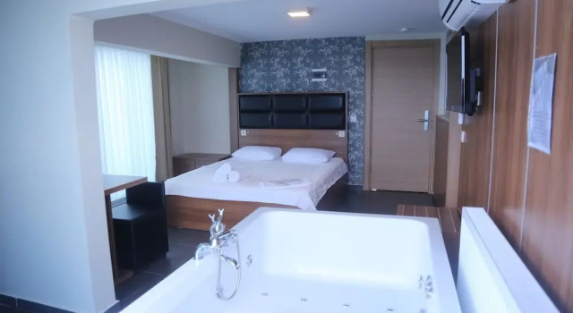 Трёхместный люкс Bayraktar Hotel