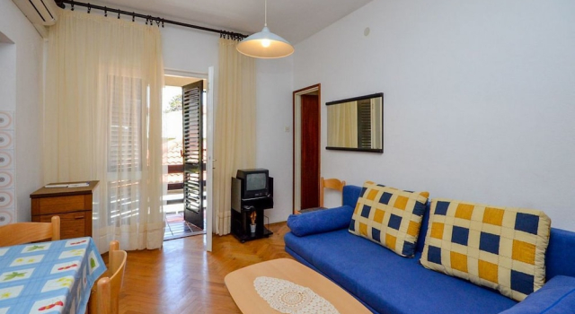 Apartment and Rooms Biserka