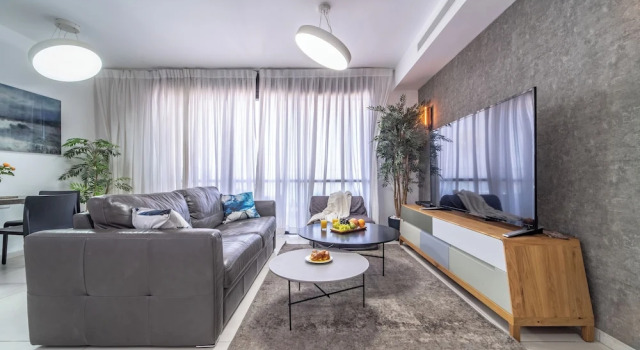Stylish 1BR Beach-Front Apt w Sea View