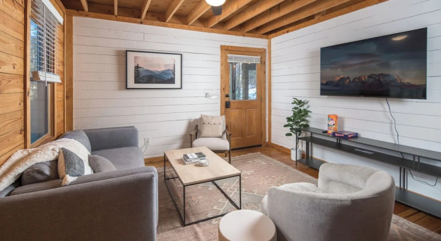 Red Feather Cabins 300, Забронировать Дом для отпуска Отели Бун с парковкой, Парковка