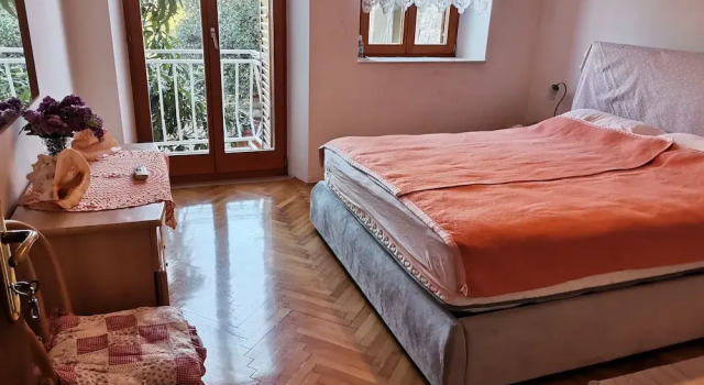 Beach Front Villa a Stone Throw Away From the sea, Забронировать Вилла Отели Цавтат с парковкой, рядом с Пляж Циста Лука 1, Парковка
