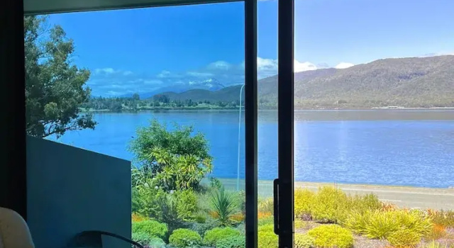 Люкс Luxury с балконом Fiordland Lakeview Motel and Apartments