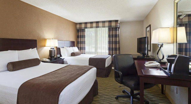 Четырёхместный номер Standard Crowne Plaza Hotel Jacksonville Airport/I-95N by IHG