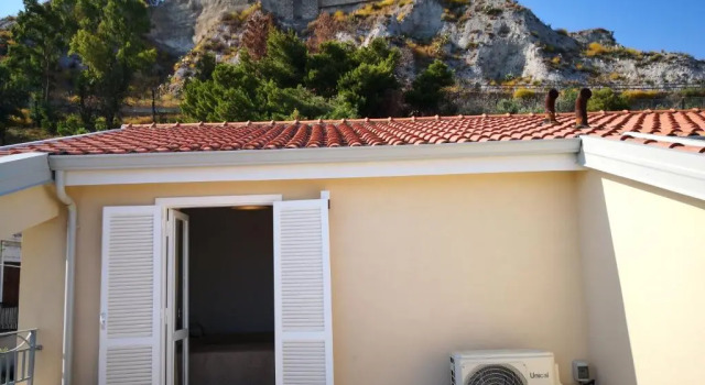 Residence VILLA FIORITA, Buchen Sie Villa Roccella Ionica Kalabrien
