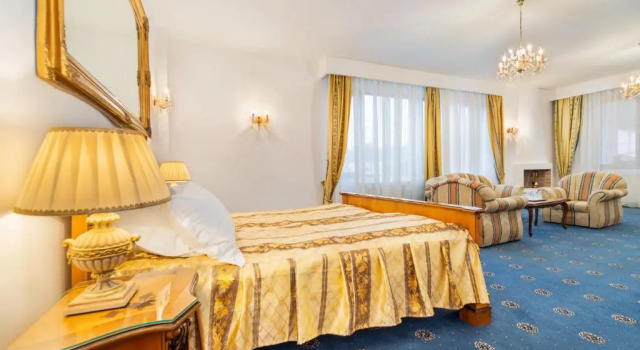 Люкс Premier с балконом Aurelius Imparatul Romanilor Resort & SPA