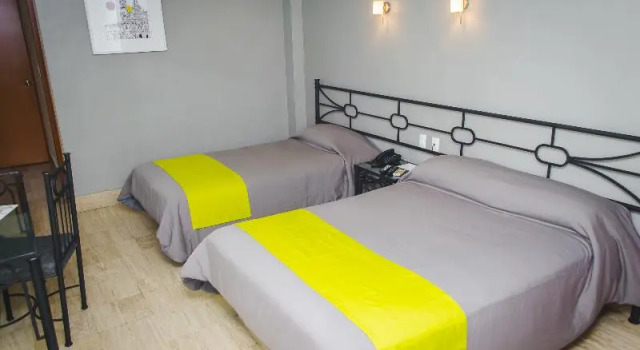 Номер Standard с балконом Hotel Arboledas Expo