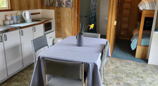 Номер Comfort Queenstown Copper Country Cabins