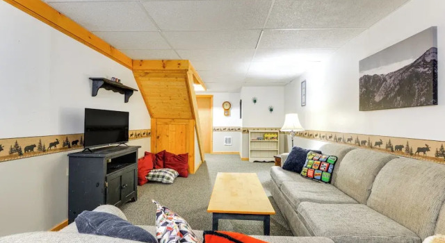 Коттедж 7 Mi to Mt Snow Resort: Family Home w/ Fire Pit!