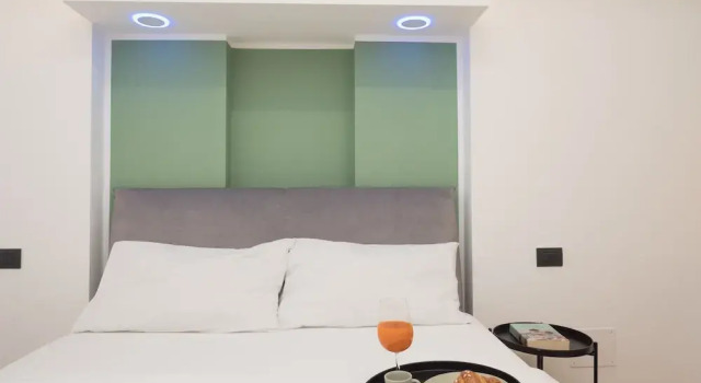 Isola-Garibaldi newly renovated 1 br by Rentopolis, Book Hotel Milan Lombardy