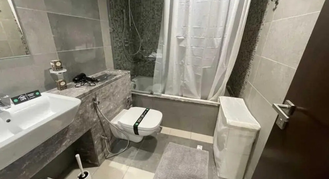 OYO HOME 1384 Luxrious 1 BHK With Balcon, Забронировать Апартаменты/квартира Абу-Даби Эмират Абу-Даби, рядом с Masdar Institute of Science and Technology