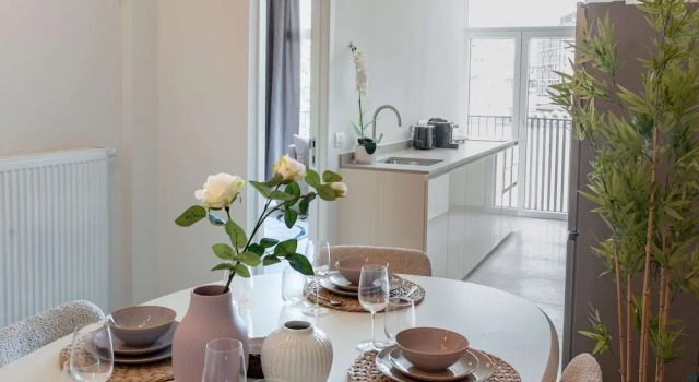 One Lux Stay 1br/ 1BA Antwerp Near Central Station, Забронировать Апарт-отель Апарт-отели Антверпена, рядом с Площадь Астридплейн, Апарт-отель