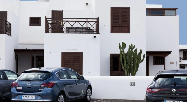 Lavish Holiday Home in Playa Blanca with Pool, Забронировать Отель Отели Ланцароте 3 звезды, 3*