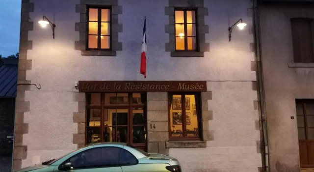 St Sebastien 3 Rooms above a restaurant, Rezervasyon Otel Saint-Sébastien Creuse