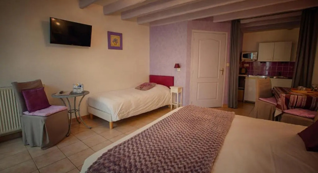 Трёхместный номер Standard Hôtel & Spa Chai De La Paleine