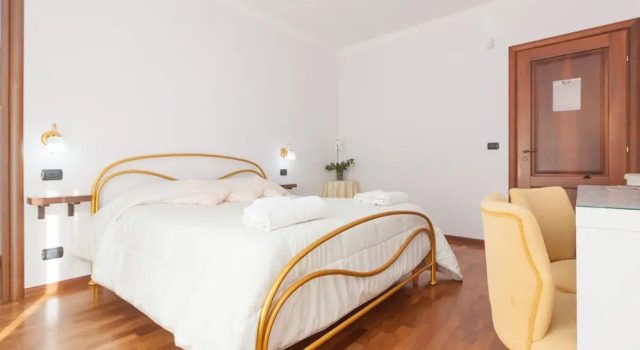 Люкс c 1 комнатой с балконом и с видом на море B&B BOUTIQUE DI CHARME "ETNA-RELAX-NATURA"