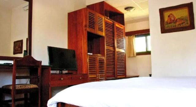 Galu Inn, Varaa Hotelli Hotellit Coast Region uima-altaalla, Uima-allas