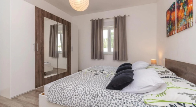 Beautiful Home in Biograd With 2 Bedrooms, Wifi and Outdoor Swimming Pool, Book Hotel Hoteller i Pakostane med pool, Swimmingpool