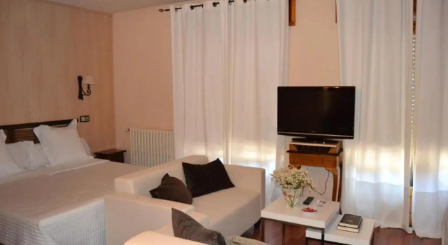 Четырёхместный номер Standard Hostal Carlos V