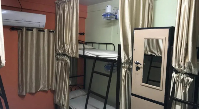 Кровать в общем номере Ashirwad Guest House