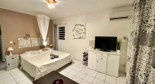 Студия Studio dans résidence avec piscine proche marina
