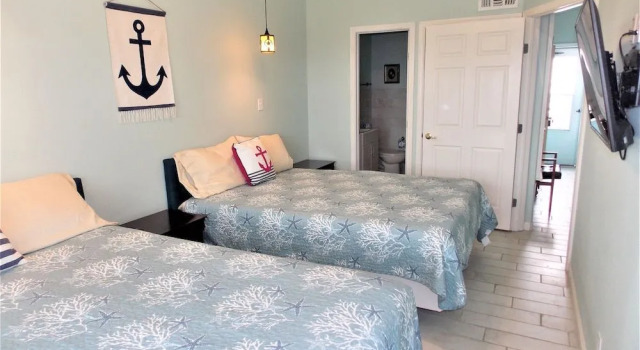 Captain's Quarters 1 Bedroom Condo by Redawning