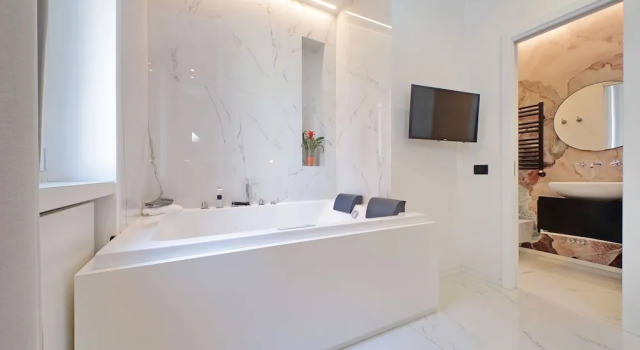 Апартаменты TR Campo de Fiori Retreat w Sauna and Jetted Tub