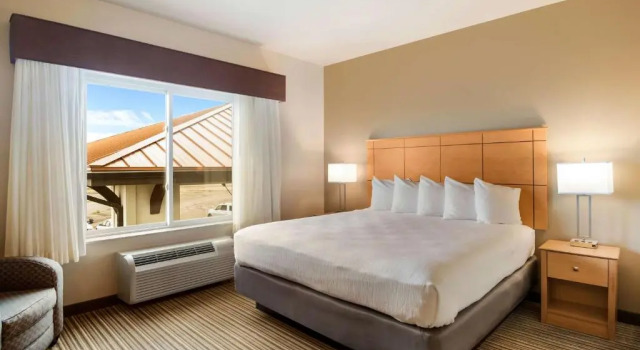 Люкс Deluxe Best Western Shelby Inn & Suites
