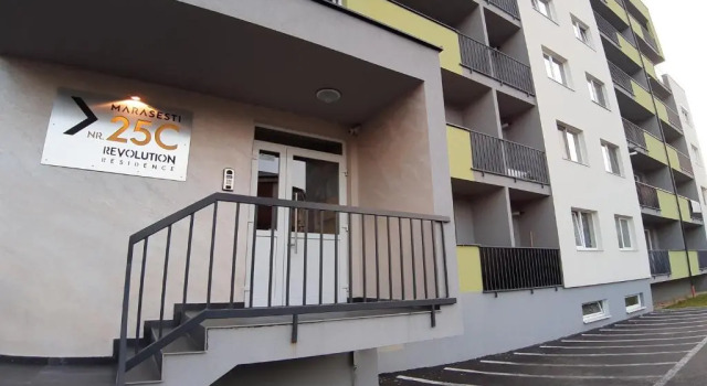 Revolution Apartment, Rezerwuj Apartament Hotele w Carpathians - Romania z parkingiem, Parking