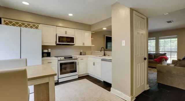 Апартаменты Near Airport & Interstate: Houston Area Townhome