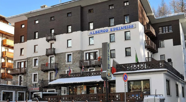Hotel Edelweiss 3 Stelle SUPERIOR, Забронировать Отель Отели Брей-Червиния с парковкой, рядом с Лыжный подъемник Червиния, Парковка