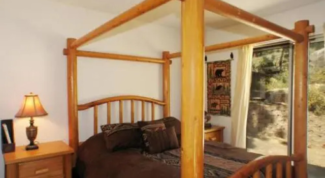 Sawmill Tahoe Retreat by RedAwning, Забронировать Отель Отели South Lake Tahoe Area с парковкой, Парковка