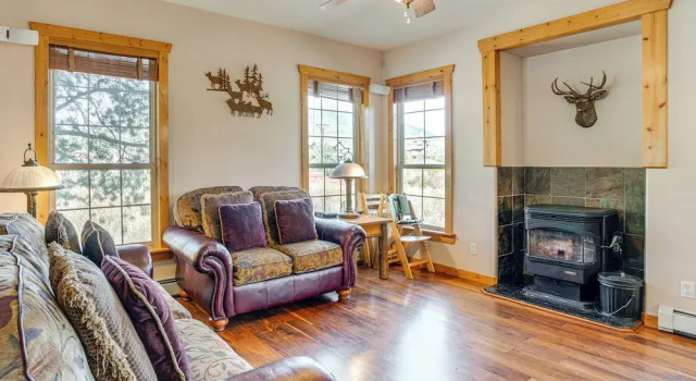 Walk to Frisco Marina! Spacious Family Retreat