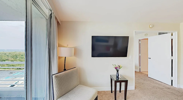 New Listing! Luxe Resort W/ Pool: Near Beach 2 Bedroom Hotel Room