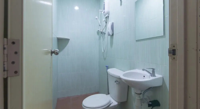 Семейный люкс OYO 44072 Mines Cempaka Hotel