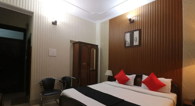 Двухместный номер Deluxe с балконом Hotel Mandakini