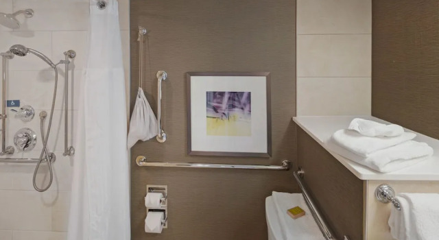 Четырёхместный номер Standard с видом на город Hilton Harrisburg near Hershey Park