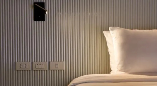 Люкс с балконом Red Door Samsen Hotel, Bangkok