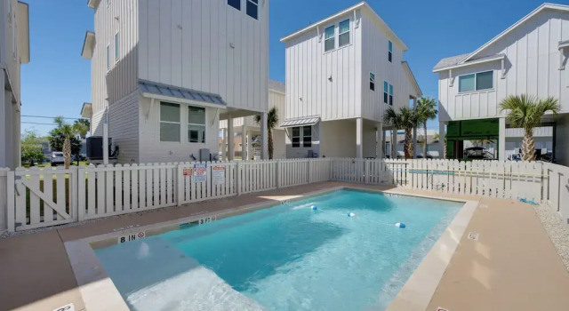 Коттедж 1 Mi to Beach: Home w/ Pool Access in Port Aransas