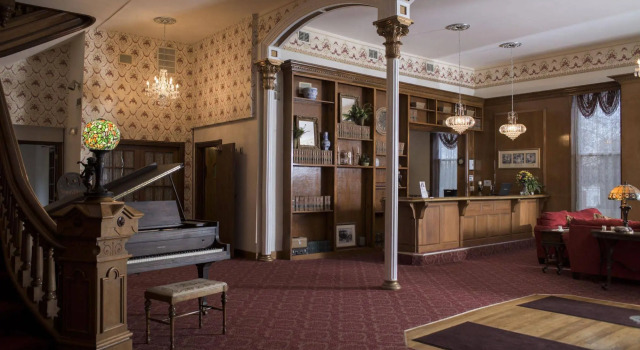 Decker Hotel & Bar, Buchen Sie Hotel Maquoketa Iowa