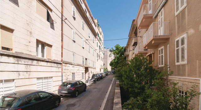 Awesome Home in Split With Wifi and 2 Bedrooms, Prenota Hotel Hotel a Croatian Islands con parcheggio, Parcheggio