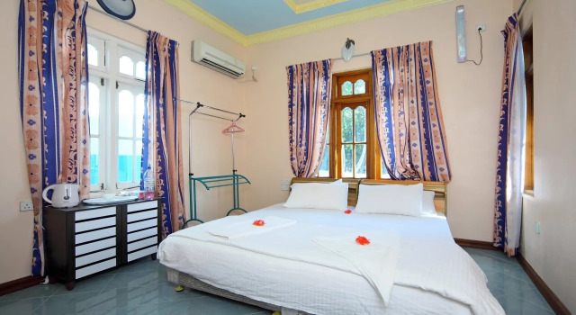 Najaf Lakeview Guest House