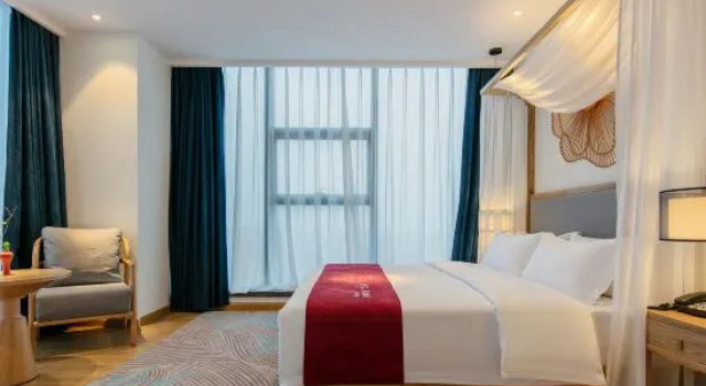 Люкс QIANNA HOTEL (Hebi High Speed Railway Station, Qi River View)