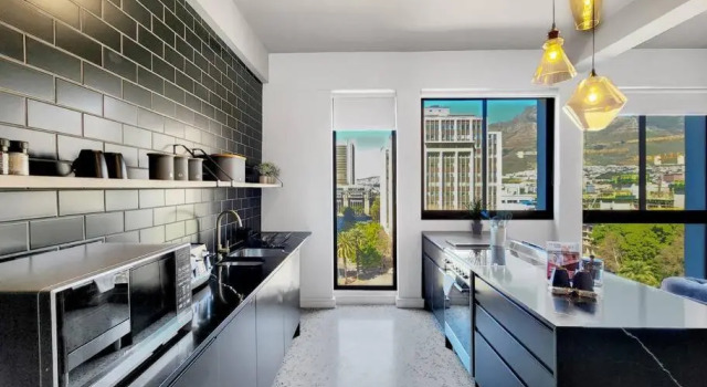 Stylish Studio Apartment with Rooftop Pool, Забронировать Апартаменты/квартира Кейптаун Cape Peninsula, рядом с Christiaan Barnard Hospital