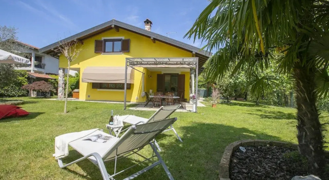 Villa La Dolce Vita in Spello, Prenota Villa Hotel a Leggiuno con parcheggio, Parcheggio