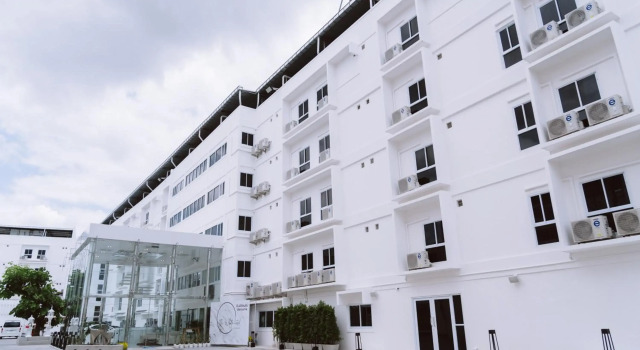 The White Hotel By Charoensri (SHA Extra Plus), Varaa Hotelli Hotellit North-Eastern Thailand pysäköinnillä, Pysäköinti