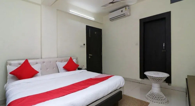 OYO 8219 Hotel Manan