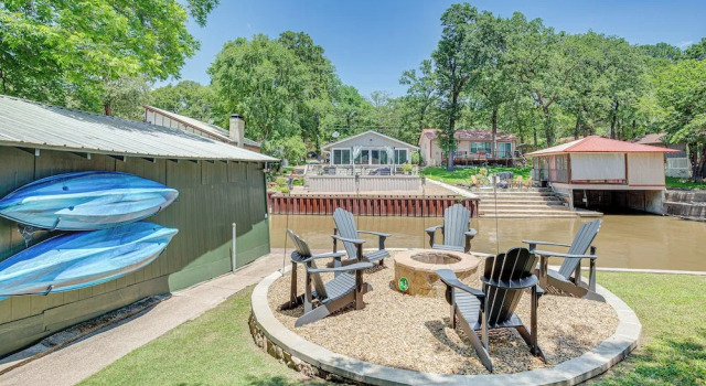 Коттедж Spacious Deck: Waterfront Home in Gun Barrel City!