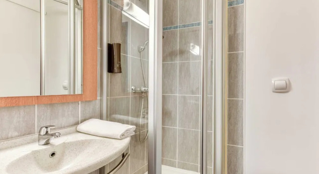 Трёхместный номер B&B HOTEL Pézenas