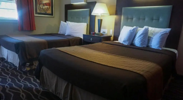 Четырёхместный номер Deluxe Cocoa Country Inn Hershey